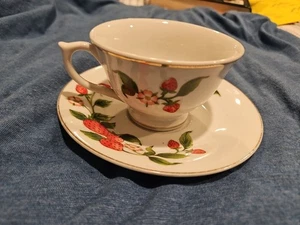 Teleflora Red And White Strawberry Vine Tea Cup And Saucer - Bild 1 von 6