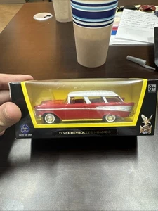 Road Signature 1:43 1957 Chevrolet Nomad / Red/White - Picture 1 of 12