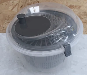 Chef Aid Clear Plastic Salad Spinner Measuring 24.5cm x 16cm, 4.4 Litre Capacity - Picture 1 of 9
