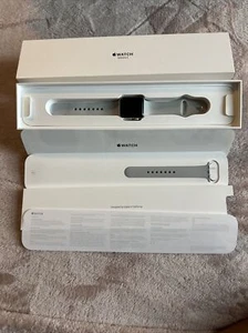 Apple Watch (Series 3) 38 mm - Aluminium Silver Aluminum - Picture 1 of 4