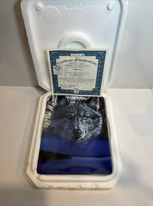 New Stunning Vigilance Porcelain Wolf Wall Decor Plate The Bradford Exchange - Picture 1 of 10