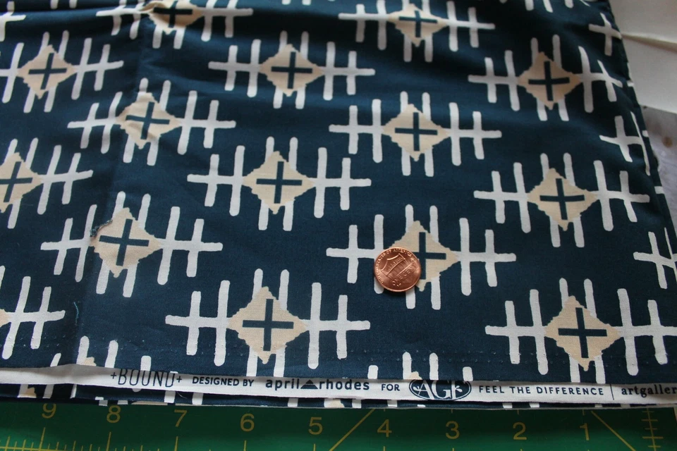 AGF Path Marker Pizarra Encuadernado por April Rhodes para Telas de Galería de Arte Edredón de Algodón Foto 1 de 1