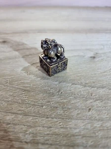 Antigua figura china de latón de colección adorno de baratija Pixiu único zen antiguo - Imagen 1 de 5
