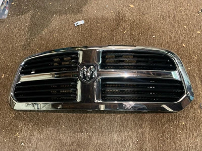 OEM DODGE RAM 1500 PLATINUM CROMO PARRILLA DELANTERA, PIEZA CH249.1C00.CA00, 2013-2018 Foto 1 de 4