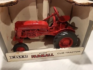 Ertl McCormick Farmall Cub Tractor Special Edition Diecast 1:16 - Picture 1 of 9