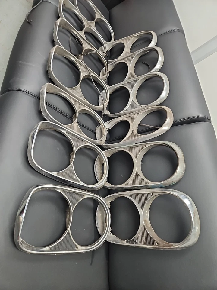 Lote 65 PONTIAC GTO USADO DE FÁBRICA OEM BISEL DE FAROS DERECHO O DERECHO 5956811 Foto 1 de 4