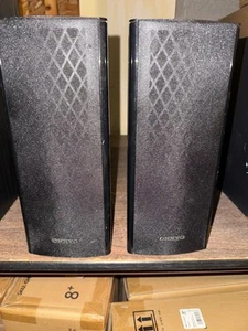 ONKYO SKB680 Surround speakers Left and Right TESTED WORKING - Picture 1 of 2