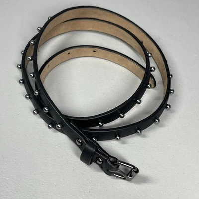 Cinturón de cuero con tachuelas Ann Taylor para mujer grande negro ajustado pistola hebilla tono metal Foto 1 de 4