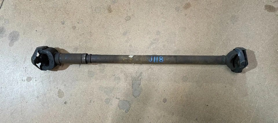 Приводной вал переднего привода винта от 1984 Jeep CJ7 2.5 T4 - Изображение 1 из 1