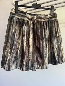 Pleated green & gold skirt with metallic accents - Picture 1 of 6