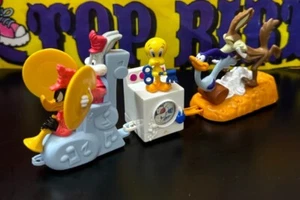 Looney Tunes Bugs Bunny Wile E. Coyote Train Anime Action Figure Vintage Toy - Picture 1 of 2