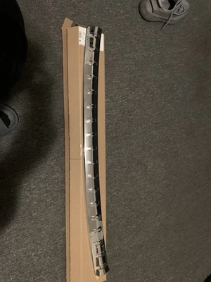 Protetor de para-choque traseiro Nissan Rogue Sport 2017-2022 - Cromado NOVO OEM T99B1-6MA0A - Imagem 1 de 4