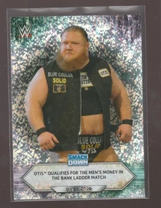 Tablero de papel aluminio Topps WWE #64 2021 Otis califica Money in the Bank - Imagen 1 de 2