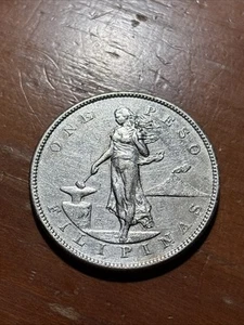1905-S Curved Serif 1 Peso Philippines US Silver Coin Circulated - Picture 1 of 2