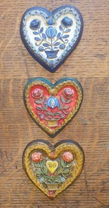 Vintage 3 handbemalte Gips Guss Herz Wandbehang traditionelles deutsches Design - Bild 1 von 12