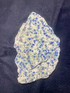 835 grammi K2 Nite (granito con azzurrite) pezzo di pietra grande grezza. - Foto 1 di 7