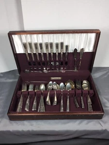 Juego de cubiertos 69 piezas Oneida Community The Finest Silverplate en caja de madera - Imagen 1 de 16
