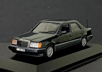 1/43 Mercedes Benz 300E-24 (W124) with antena 1990 Minichamps - Image 1 of 4
