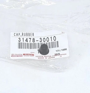 TOYOTA HILUX BRAKE CALIPER BLEEDER SCREW DUST CAP ONLY MK6/7 2005-2017 *GENUINE* - Picture 1 of 10
