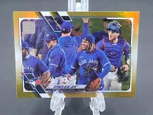 2021 Toronto Blue Jays Team Card SP Gold Foil Refractor Topps - Picture 1 of 2