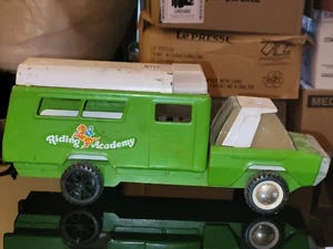Camión de colección años 70 Buddy L Riding Academy transporte de caballos verde lima blanco 18" - Imagen 1 de 20