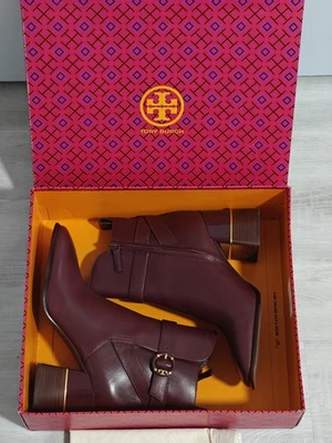 Tory Burch Multi Logo Hebilla Bota Becerro Satinado Foto 1 de 4