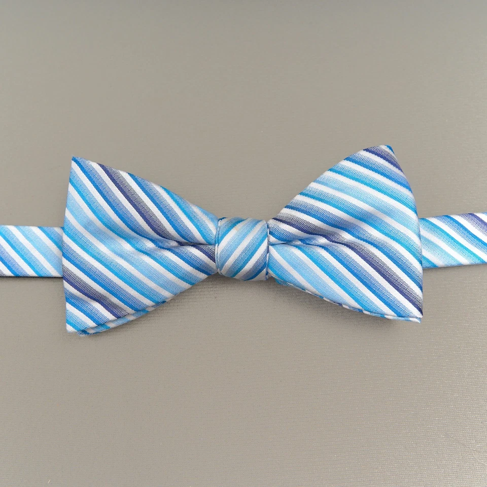 Pajarita Croft & Barrow a rayas azules preatada mezcla de seda ajustable Foto 1 de 4