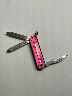 Navaja suiza Victorinox rosa translúcida RALLY Foto 1 de 4