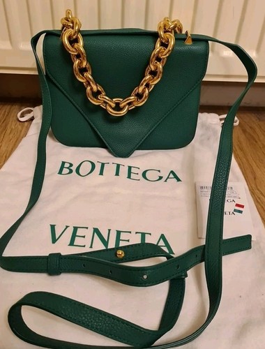 Borsa a tracolla piccola busta Bottega Veneta verde smeraldo catena montaggio pelle
