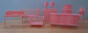 1963-10 Teile Kinderzimmer Puppenhaus Möbel von mehreren Produkten - Bild 1 von 6