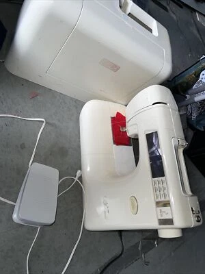 Baby Lock ESi2 Esante Sewing & Embroidery Machine For Parts Please Read - Image 1 of 4