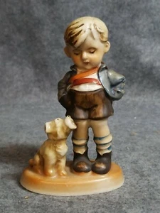 Figura de porcelana vintage de un niño y su perro, hecha en Japón. - Imagen 1 de 6