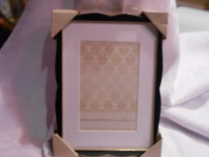 FETCO- ALEGRIA 4X6'' BLACK AND GOLD PICTURE FRAME - Picture 1 of 1