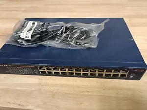 Interruptor externo apilable de 24 puertos NetGear (FS524S) - Imagen 1 de 2