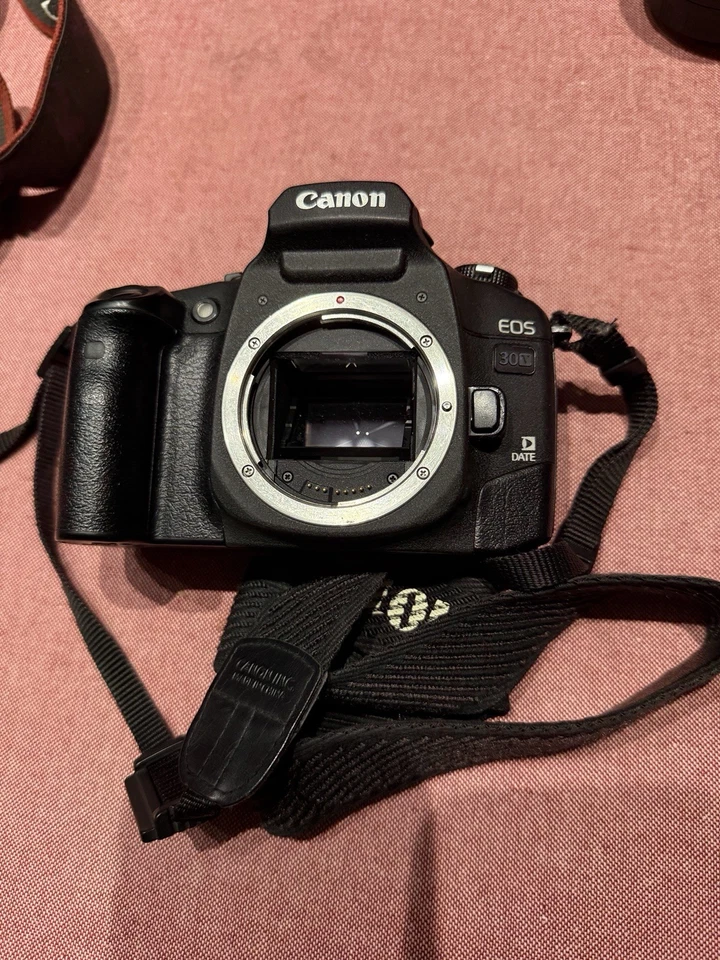 Canon EOS 30V Date 35mm SLR Film Camera Body with Eye Control - Image 1 of 4