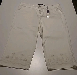 NWT Gloria Vanderbilt Aiden Skimmer Pants Women's Size 8 White Embroidered  - Picture 1 of 16