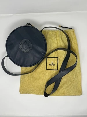 Bolsa circular vintage com logotipo Fendi FF. Têxtil revestido azul marinho escuro - Imagem 1 de 4