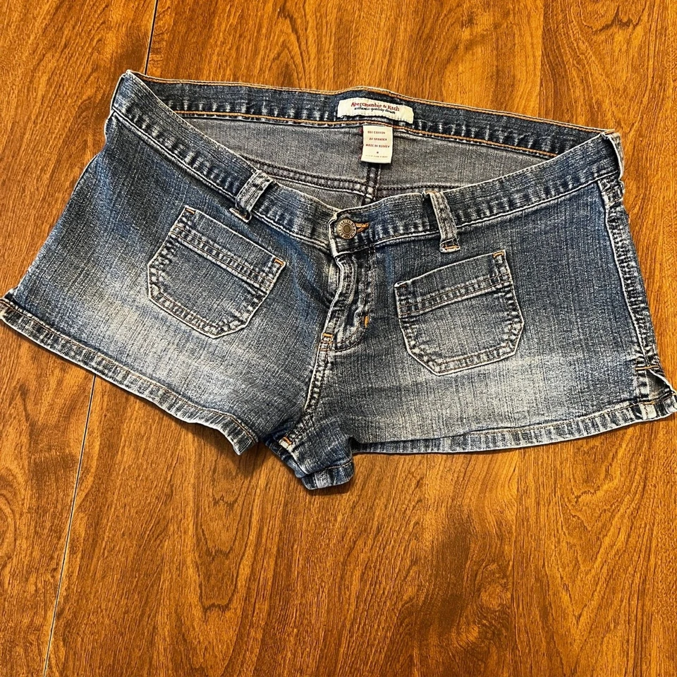 Pantalones cortos de tiro bajo Abercrombie and Fitch Y2K para mujer talla 8 Denim Micro Foto 1 de 4