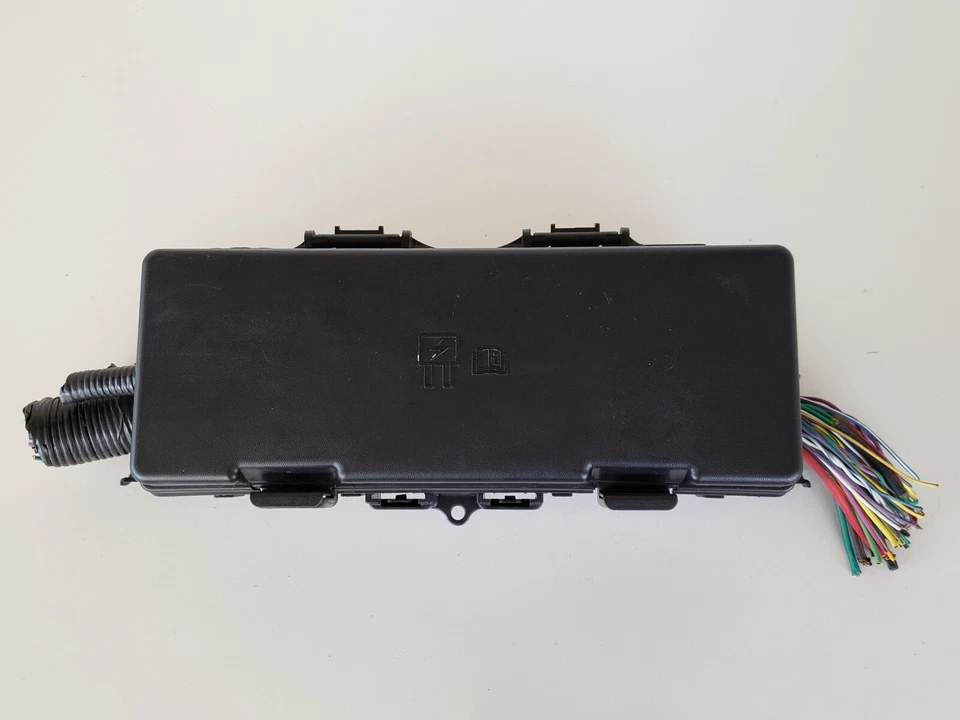 2012 Ford Expedition 9L1T-14A003-BA Fuse Box Fusebox Relay Unit Module  - Image 1 of 4