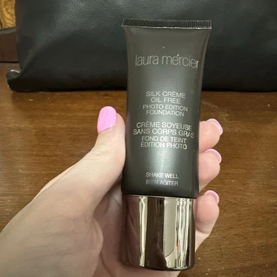 Laura Mercier Silk Crème Oil Free Photo Edition Foundation 4N1 Suntan Box Damage - Image 1 of 4