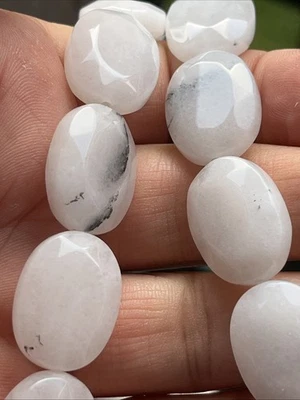 Weiße Jade Perlen Oval Facettiert Mit Loch 18 Stk 20x15x7 mm Edelstein Kristall - Bild 1 von 4