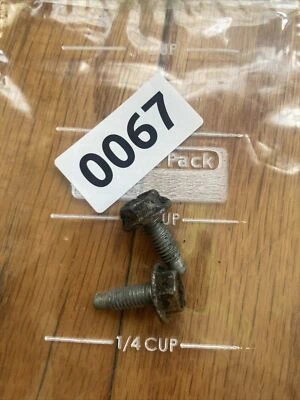 Болты крышки топливного бака газовой двери 03–11 Honda Element от оригинального производителя 2 винта - Изображение 1 из 3