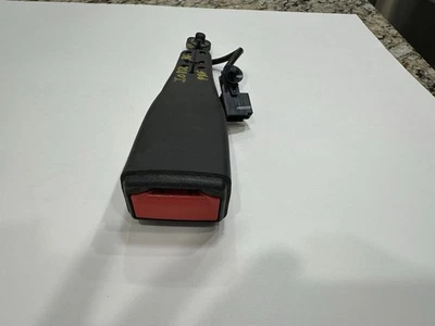 Hebilla de cinturón de seguridad delantero R para Cadillac XTS 2014-19 y Chevrolet Malibu 2014-16 Foto 1 de 4