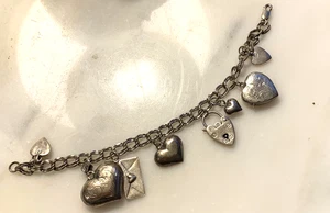 BRAZALETE VINTAGE DE MEDIADOS DE SIGLO PESADO CON DIJE DE NOVIA HINCHADO ESTERLINA 8 DIJES - Imagen 1 de 12