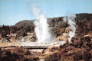 NEW ZEALAND GEYSERS - Picture 1 of 2