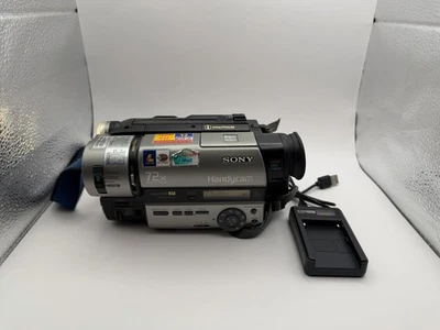 Sony CCD-TR940 Handycam 8 mm Hi 8 Video8 videocamera lettore videoregistratore video testato con batteria - Immagine 1 di 4