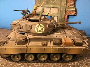 1/32 Chaffee Tank  WW II with .30 Caliber Machine ,Commander and Building Front
