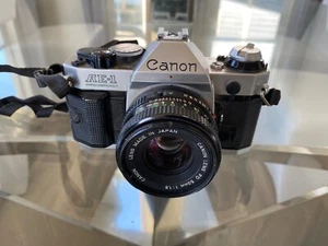 Canon AE-1 Program fotocamera pellicola 35 mm obiettivo FD 50 mm f/1.4 dal GIAPPONE con cinturino - Foto 1 di 9