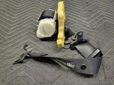 BMW E90/E91 3-Series Front Right Upper Seat Belt 72116978732 - Imagem 1 de 4