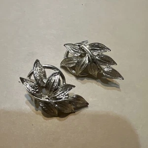 Signed Cora leaf silvertone earrings - Picture 1 of 3